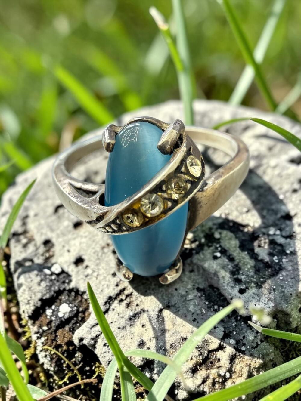 Vintage Sterling Silver Ring with Blue Cat Eye Glass Distinctive Marquise Design